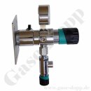 Labor Entnahmestelle auf Wandplatte mit Absperrventil im Eingang + Regulierventil im Ausgang 90° nach vorn - max. 50 bar - 0,5 - 10 bar regelbar - Eingang 1/4" NPT IG oben - Ausgang 1/4" NPT IG vorn - FKM - Messing verchromt 6.0 - GCE DRUVA PLCMVBC