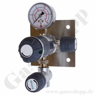 Labor Entnahmedruckminderer auf Wandplatte mit Absperrventil im Eingang + Absperr- & Regulierventil im Ausgang - 50 bar - 0,2 bis 1,5 bar regelbar - Eingang 1/4" NPT IG oben - Ausgang 1/4" NPT IG unten - EPDM - Messing verchromt 6.0 - DRUVA PLCIEBCWMSP