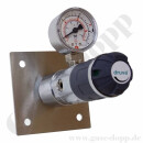 Labor Entnahmedruckminderer auf Wandplatte mit Absperrventil - Messing verchromt - max. 50 bar / 0,5 - 10,0 bar regelbar - Eingang 1/4" NPT IG oben - Ausgang 1/4" NPT IG unten - FKM - GCE DRUVA PLCIVBC
