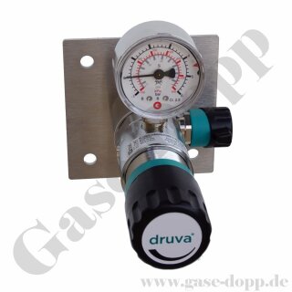 Labor Entnahmestelle auf Wandplatte mit Absperrventil im Eingang - max. 50 bar - ca. 0,2 bis 4,0 bar regelbar - Eingang 1/4" NPT IG oben - Ausgang 1/4" NPT IG unten - FKM - Messing verchromt 6.0 - GCE DRUVA PLCMVBCWMSP