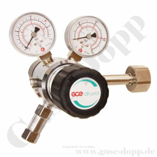 Flaschendruckminderer Helium 300 bar 2-stufig bis 3,0 bar regelbar - Anschluss W30x2 DIN 477-5 Nr.54 - Ausgang 6 mm KRV - 20 m³/h - Messing verchromt 6.0 - GCE Druva CPLH0DJ