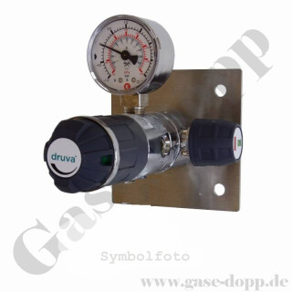 Labor Entnahmedruckminderer auf Wandplatte mit Absperrventil im Eingang + Absperrventil im Ausgang - 50 bar - 0,3 bis 4,0 bar regelbar - Eingang 6 mm KRV oben - Ausgang 6 mm KRV unten - FKM - Messing verchromt 6.0 - GCE DRUVA PLCIVBCWMSPEXC2NB101M06SM06S0