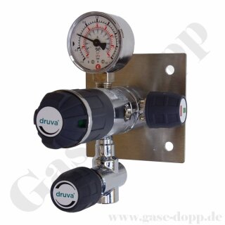 Labor Entnahmedruckminderer auf Wandplatte mit Absperrventil im Eingang + Absperr- & Regulierventil im Ausgang - 50 bar - bis 4,0 bar regelbar - Eingang 1/4" NPT IG oben - Ausgang 1/4" NPT IG unten - EPDM - Messing verchromt 6.0 - DRUVA PLCIEBCWMCP