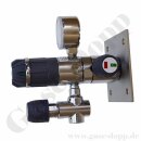 Labor Entnahmedruckminderer auf Wandplatte mit Absperrventil im Eingang + Absperr- & Regulierventil im Ausgang - 50 bar - bis 4,0 bar regelbar - Eingang 1/4" NPT IG oben - Ausgang 1/4" NPT IG unten - EPDM - Messing verchromt 6.0 - DRUVA PLCIEBCWMCP