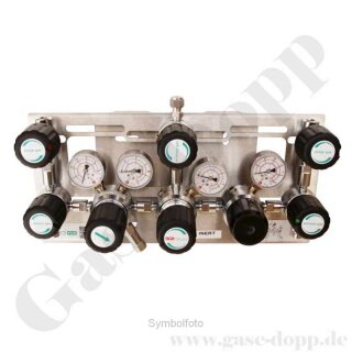 Entspannungsstation - halbautomatische Umschaltung - 300 bar - bis 14 bar regelbar - 2-stufig - 2 Eingänge 1/4" NPT IG - Ausgang 1/4" NPT IG + Absperrventil - Eigengasspülung - Induktivmanometer im Ein-+ Ausgang - FKM - Messing verchromt 6.0 - GCE DRUVA