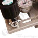 Entspannungsstation - halbautomatische Umschaltung - 300 bar - bis 14 bar regelbar - 2-stufig - 2 Eingänge 1/4" NPT IG - Ausgang 1/4" NPT IG + Absperrventil - Eigengasspülung - Induktivmanometer im Ein-+ Ausgang - FKM - Messing verchromt 6.0 - GCE DRUVA